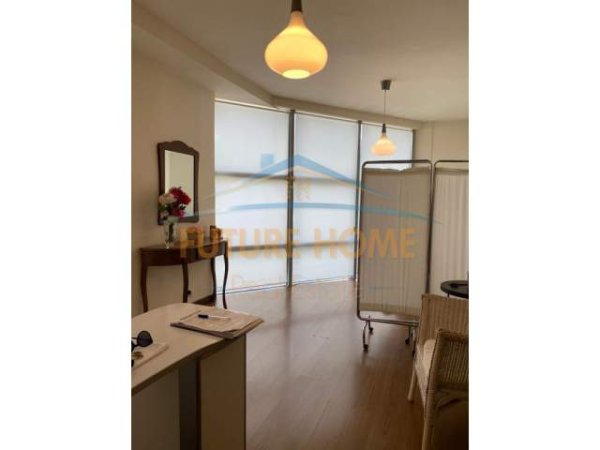 Tirane, jepet me qera ambjent biznesi Kati 1, 100 m² 1.000 Euro (Ish Ekspozita)