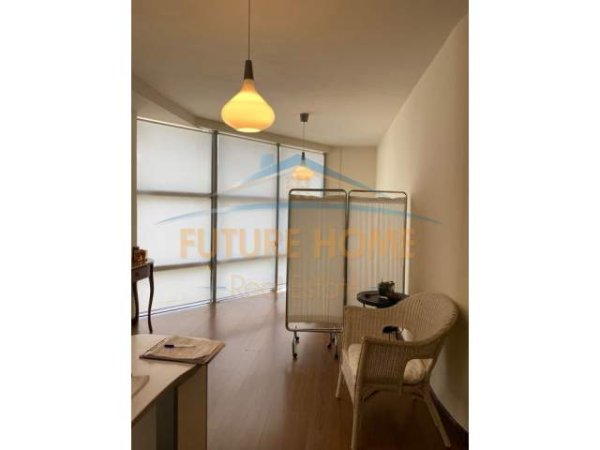 Tirane, jepet me qera ambjent biznesi Kati 1, 100 m² 1.000 Euro (Ish Ekspozita)