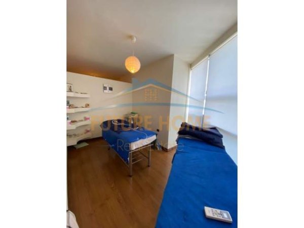 Tirane, jepet me qera ambjent biznesi Kati 1, 100 m² 1.000 Euro (Ish Ekspozita)