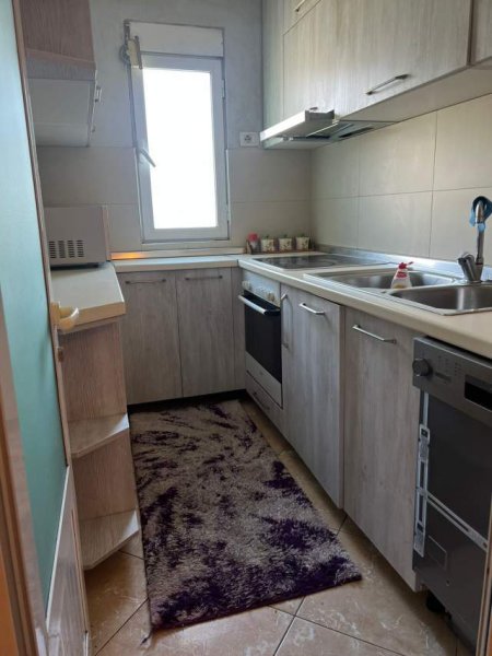 Tirane, jepet me qera apartament 2+1 Kati 3, 90 m² 380 Euro (prane Kupoles)