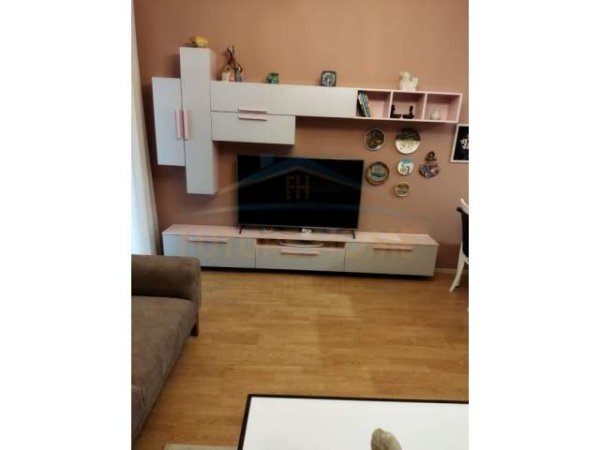 Tirane, jepet me qera apartament 2+1 Kati 5, 92 m² 650 Euro (Liqeni i Thate)