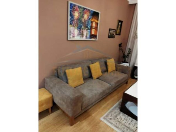 Tirane, jepet me qera apartament 2+1 Kati 5, 92 m² 650 Euro (Liqeni i Thate)