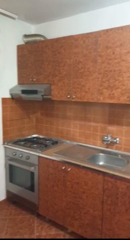 Tirane, jepet me qera Vile 1+1 Kati 1, 60 m² 25.000 Leke (200 m posht Lavazh 007,Rruga Jordan Misja)