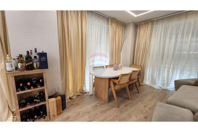 Tirane, jepet me qera apartament 2+1+BLK Kati 2, 140 m² 1.600 Euro
