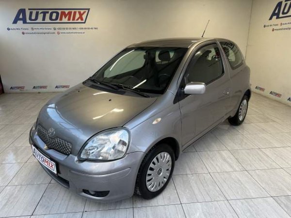 Tirane, shes makine Toyota yaris Viti 2003, 3.700 Euro