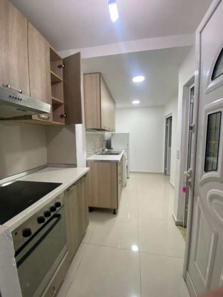 Tirane, jepet me qera garsonier 1+1 Kati 1, 60 m² 220 Euro (5 Maji)