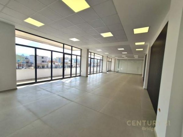 Tirane, jepet me qera ambjent biznesi Kati 2, 435 m² 2.500 Euro (unaza e re)