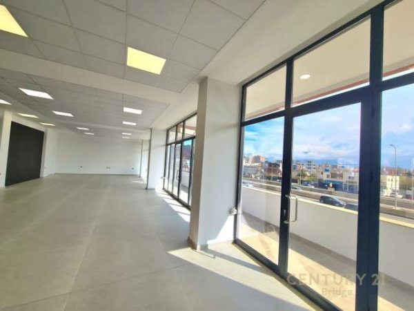 Tirane, jepet me qera ambjent biznesi Kati 2, 435 m² 2.500 Euro (unaza e re)