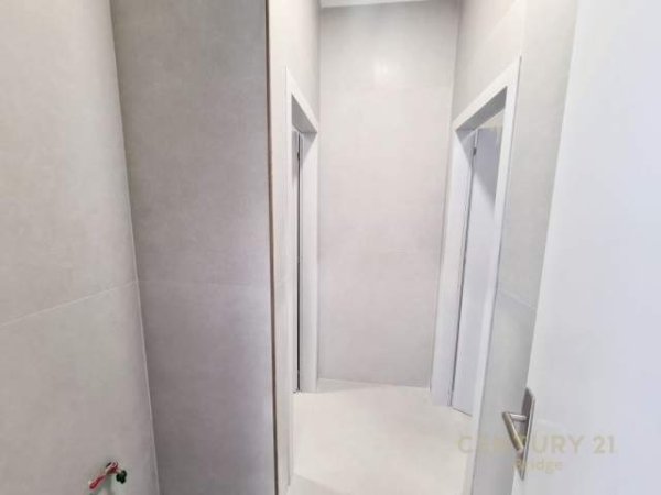 Tirane, jepet me qera ambjent biznesi Kati 2, 435 m² 2.500 Euro (unaza e re)