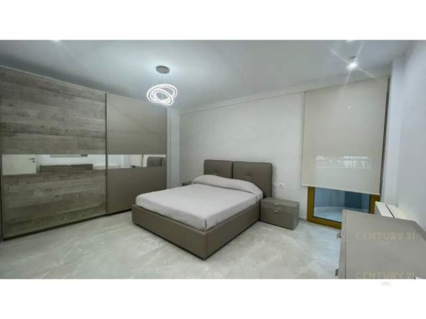 Tirane, jepet me qera apartament 2+1+BLK Kati 10, 130 m² 2.000 Euro (Blloku)
