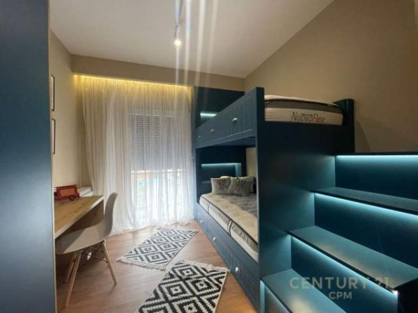 Tirane, jepet me qera 2+1+BLK Kati 6, 100 m² 850 Euro (Prane Ish Stacionit te Trenit)