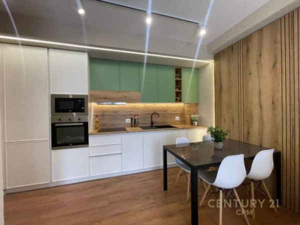 Tirane, jepet me qera 2+1+BLK Kati 6, 100 m² 850 Euro (Prane Ish Stacionit te Trenit)