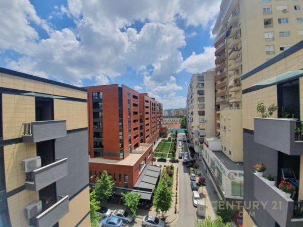 Tirane, jepet me qera 2+1+BLK Kati 6, 100 m² 850 Euro (Prane Ish Stacionit te Trenit)