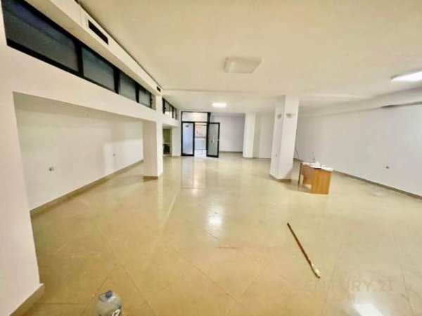 Tirane, jepet me qera ambjent biznesi Kati 0, 246 m² 2.500 Euro (RTSH)