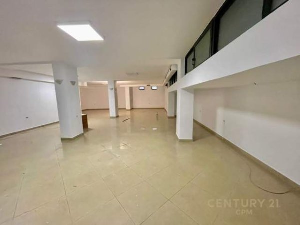 Tirane, jepet me qera ambjent biznesi Kati 0, 246 m² 2.500 Euro (RTSH)