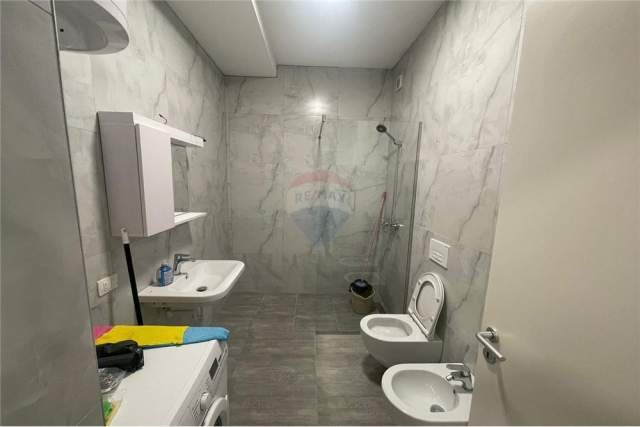 Tirane, jepet me qera apartament 1+1 Kati 3, 68 m² 450 Euro (Kompleksi Kontakt)
