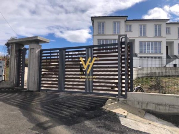 Tirane, shitet Vile 3+1+A+BLK Kati 0, 3.000 m² 450.000 Euro (farke)