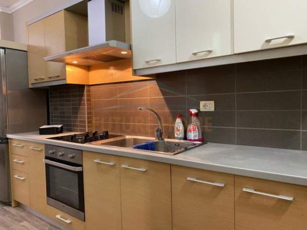 Tirane, jepet me qera apartament 2+1+BLK Kati 3, 101 m² 500 Euro (Liqeni i Thate)