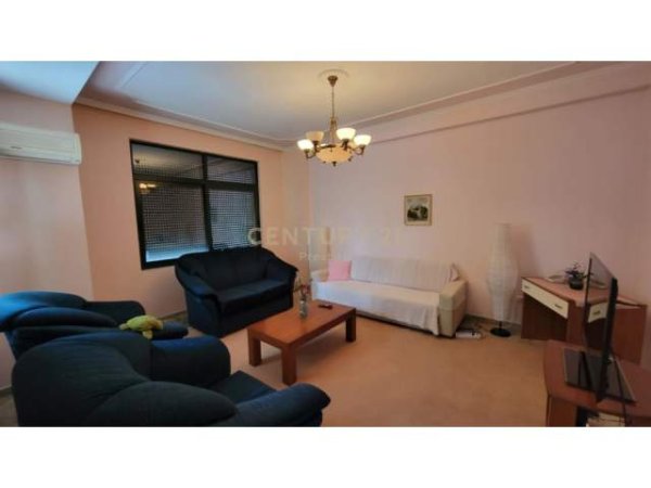 Tirane, jepet me qera apartament 3+1+A Kati 2, 140 m² 600 Euro (Rruga e Elbasanit)