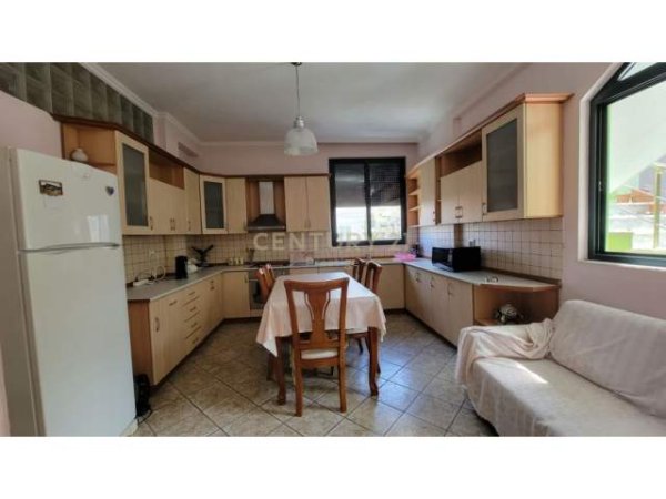 Tirane, jepet me qera apartament 3+1+A Kati 2, 140 m² 600 Euro (Rruga e Elbasanit)