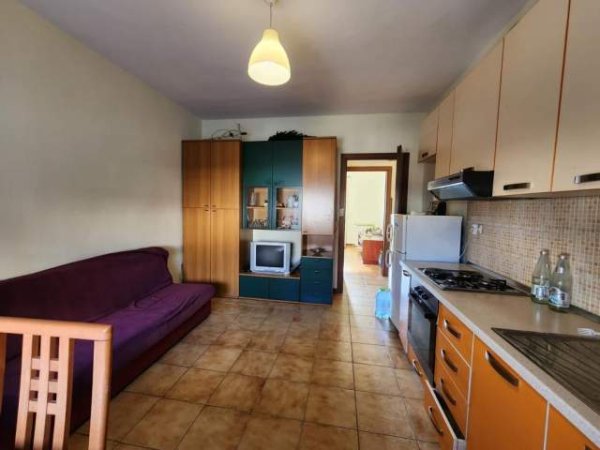 Tirane, shitet apartament 4+1 Kati 4, 100 m² 130.000 Euro (Rruga Muhamet Gjollesha)