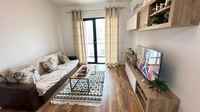 Tirane, jepet me qera apartament 3+1+BLK Kati 6, 125 m² 600 Euro (PRANE KOMPELS MAGNET)