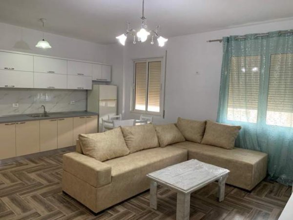 Liqeni i That  jepet me qera apartament 2+1+BLK Kati 5, 107 m² 350 Euro (PRANE RADISONIT)