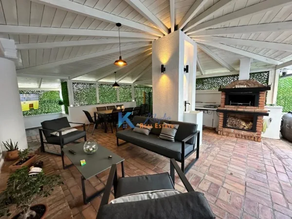 Mali Robit, shitet apartament+verande | Penthouse 3+1+Aneks+Ballkon , 230 m² 255.000 € (Golem – 50m nga deti)