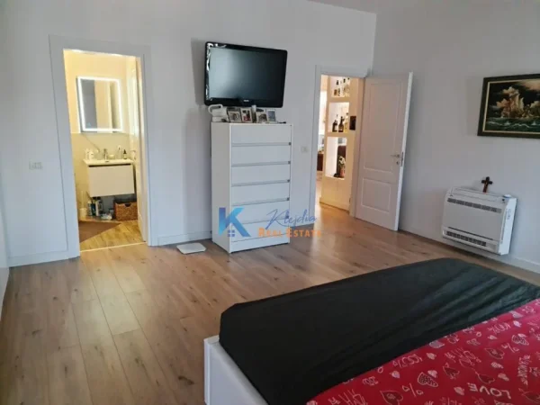 Mali Robit, shitet apartament+verande | Penthouse 3+1+Aneks+Ballkon , 230 m² 255.000 € (Golem – 50m nga deti)