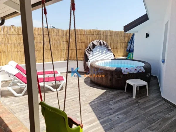 Mali Robit, shitet apartament+verande | Penthouse 3+1+Aneks+Ballkon , 230 m² 255.000 € (Golem – 50m nga deti)