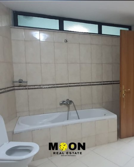 Tirane, jepet me qera zyre Kati 3, 160 m² 1.150 € (QENDER)