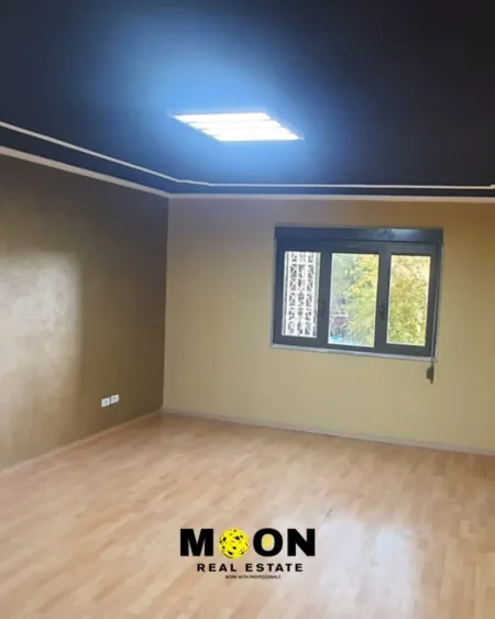 Tirane, jepet me qera zyre Kati 3, 160 m² 1.150 € (QENDER)