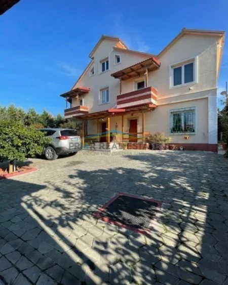 Tirane, shitet Vile 3 Katshe , 1.000 m² 350.000 € (Peze e Vogel)