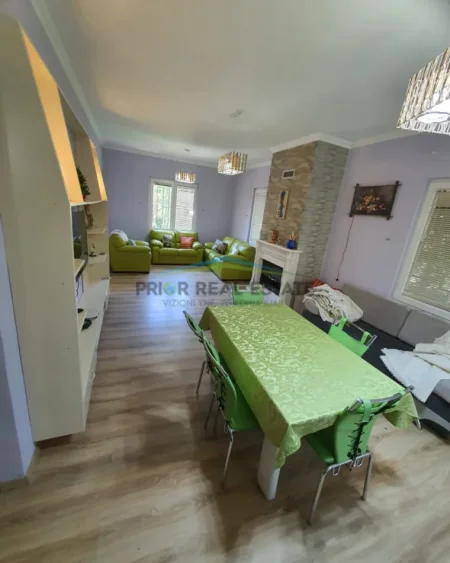Tirane, shitet Vile 3 Katshe , 1.000 m² 350.000 € (Peze e Vogel)