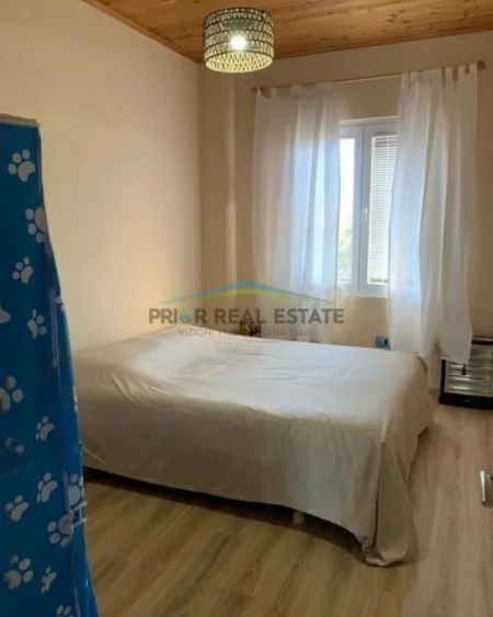 Tirane, shitet Vile 3 Katshe , 1.000 m² 350.000 € (Peze e Vogel)