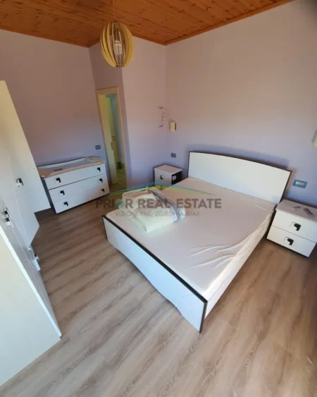 Tirane, shitet Vile 3 Katshe , 1.000 m² 350.000 € (Peze e Vogel)