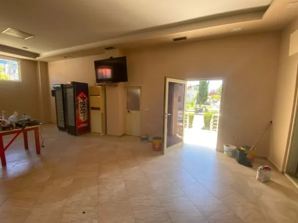 Durres, jepet me qera ambjent biznesi Kati 0, 80 m² 400 € (Lagja 16, Kryqi i Kuq)