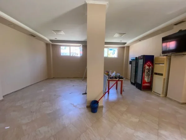 Durres, jepet me qera ambjent biznesi Kati 0, 80 m² 400 € (Lagja 16, Kryqi i Kuq)