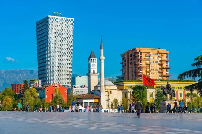 Tirane, jepet me qera dyqan Kati 1, 22 m² 400 € (Qender)