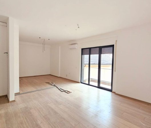Shitet: Zyre (110m2)  📍Qender, Pas 15- kateshit | Kati:2 |  Fantastike Për Çdo Lloj Biznesi
