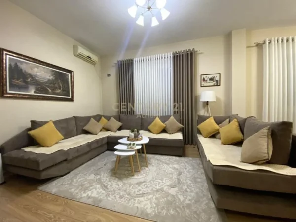 Tirane, shitet 3 Katshe Kati 3, 360 m² 360.000 € (Spitali ushtarak)