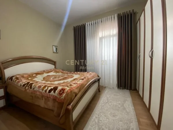 Tirane, shitet 3 Katshe Kati 3, 360 m² 360.000 € (Spitali ushtarak)