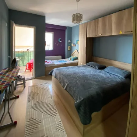 Tirane, shes apartament 1+1+Ballkon Kati 2, 76 m² 165.000 € (Ali demi)