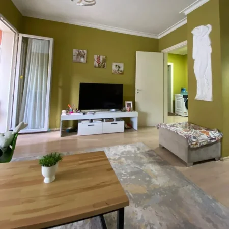 Tirane, shes apartament 1+1+Ballkon Kati 2, 76 m² 165.000 € (Ali demi)