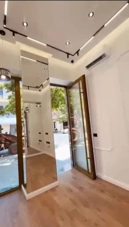 Durres, jepet me qera ambjent biznesi Kati 0, 12 m² 350 € (Muzeum)