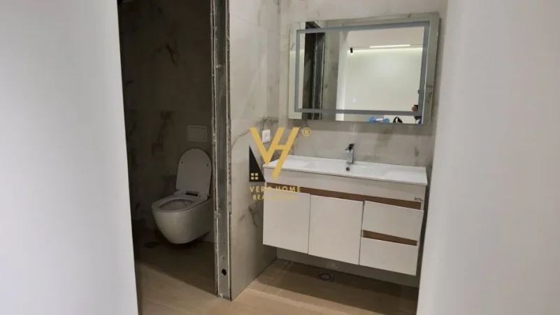 Tirane, jepet me qera dyqan Kati 0, 130 m² 2.600 € (KOMUNA E PARISIT)