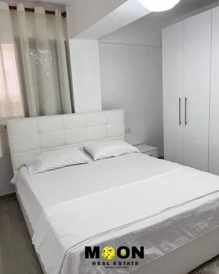 Tirane, jepet me qera apartament 2+1 Kati 1, 100 m² 600 € (COLOSEU ,RRUGA E DURRESIT)
