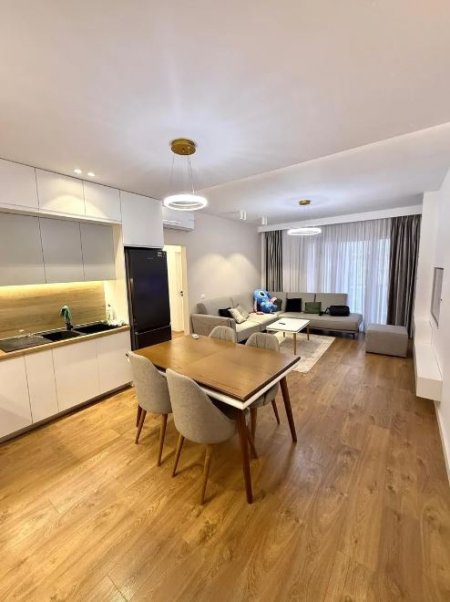 Tirane, jepet me qera apartament 1+1 , 70 m² 900 € (Rruga e Kosovarve)