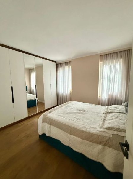 Tirane, jepet me qera apartament 1+1 , 70 m² 900 € (Rruga e Kosovarve)