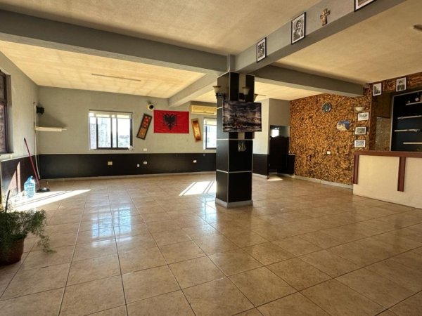 Tirane, jepet me qera ambjent biznesi Kati 1, 261 m² 700 € (Laprake)